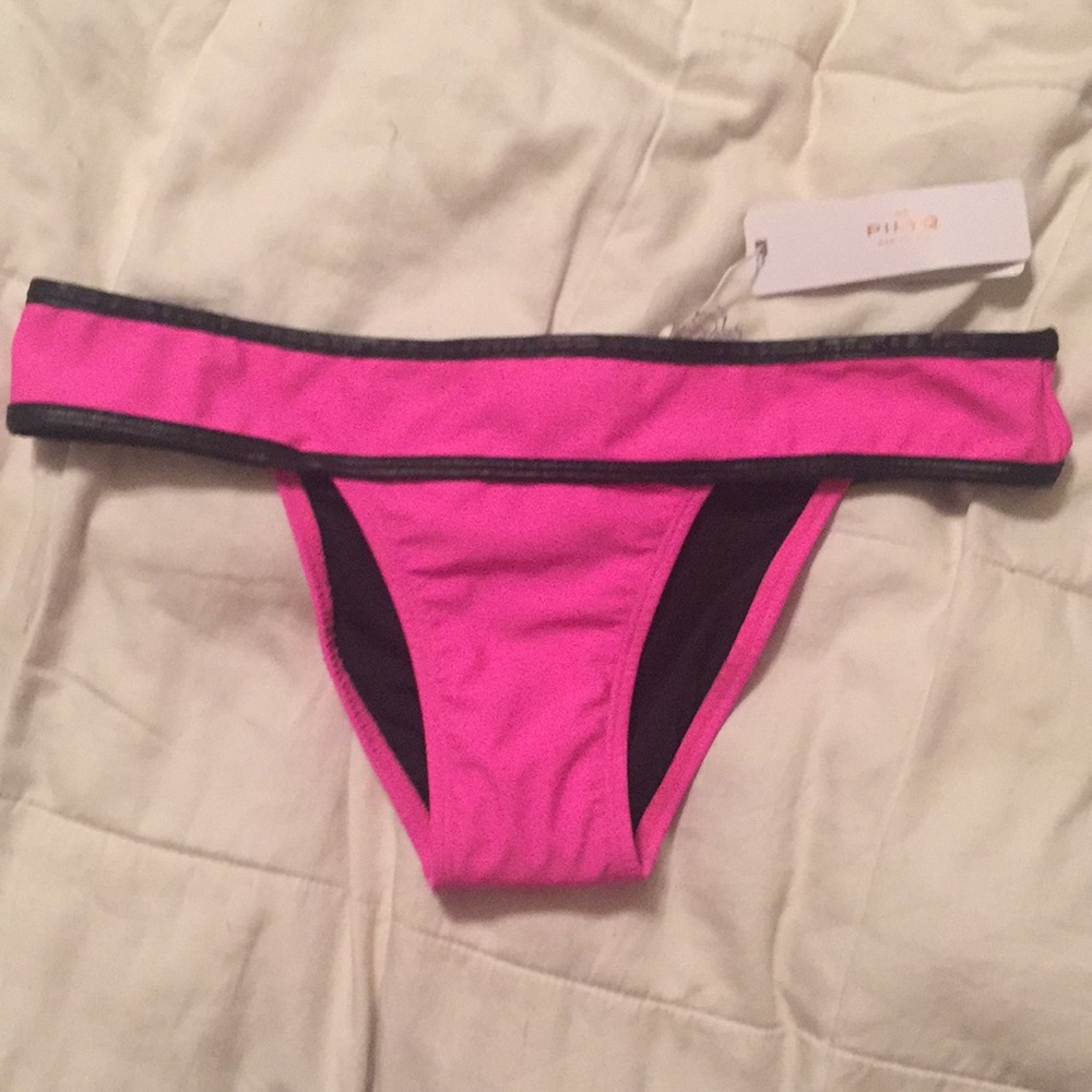 PILYQ Bikini Bottom Size Large NWT